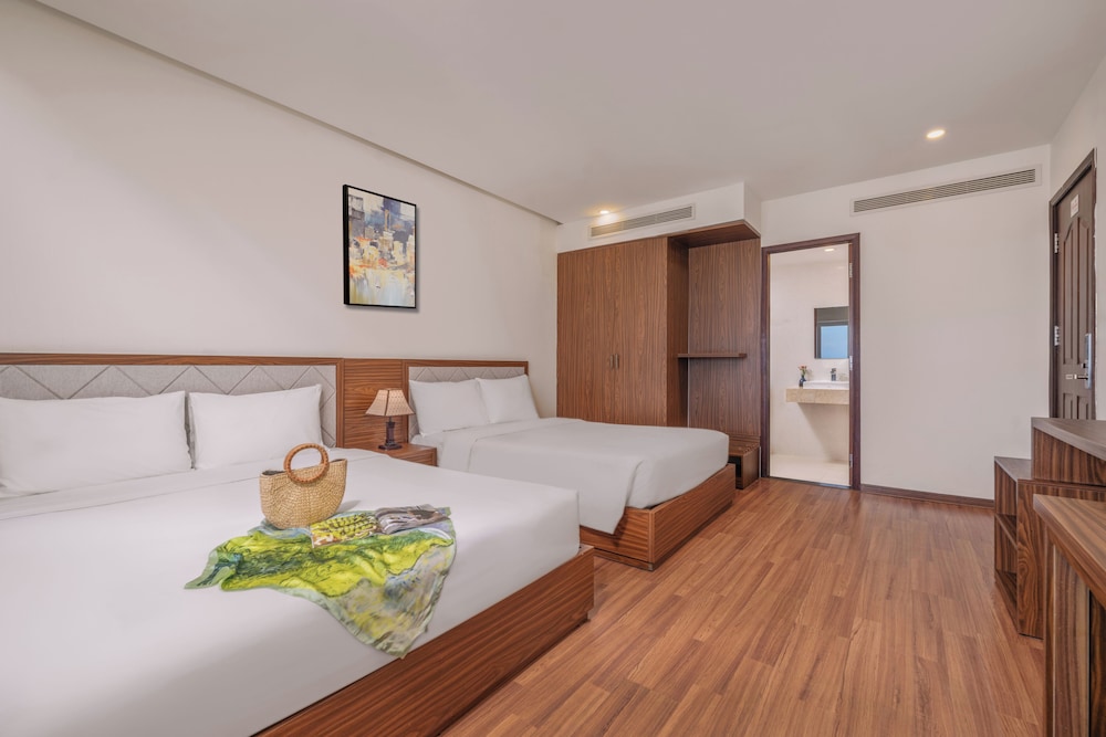 De L'amour Hotel 14/57