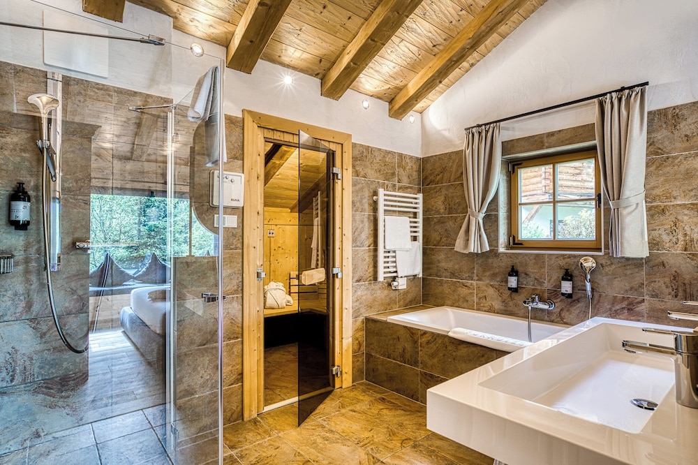 1 Bedroom, Signature, Chalet, Queen Bed, Sofa, Private Spa، Puradies 5/7
