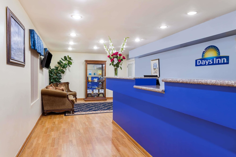 Lobby at OYO Hampton South Carolina Hwy 278, HAMPTON - SC