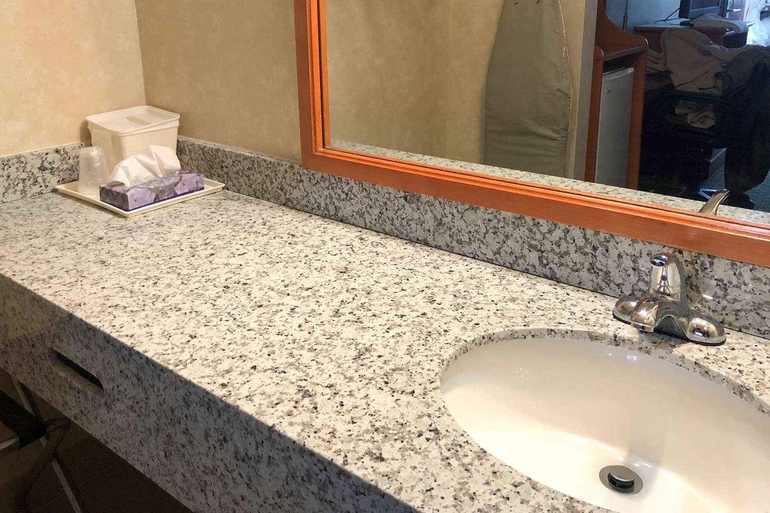 Quality Inn Petersburg Fort Lee Area 25/25