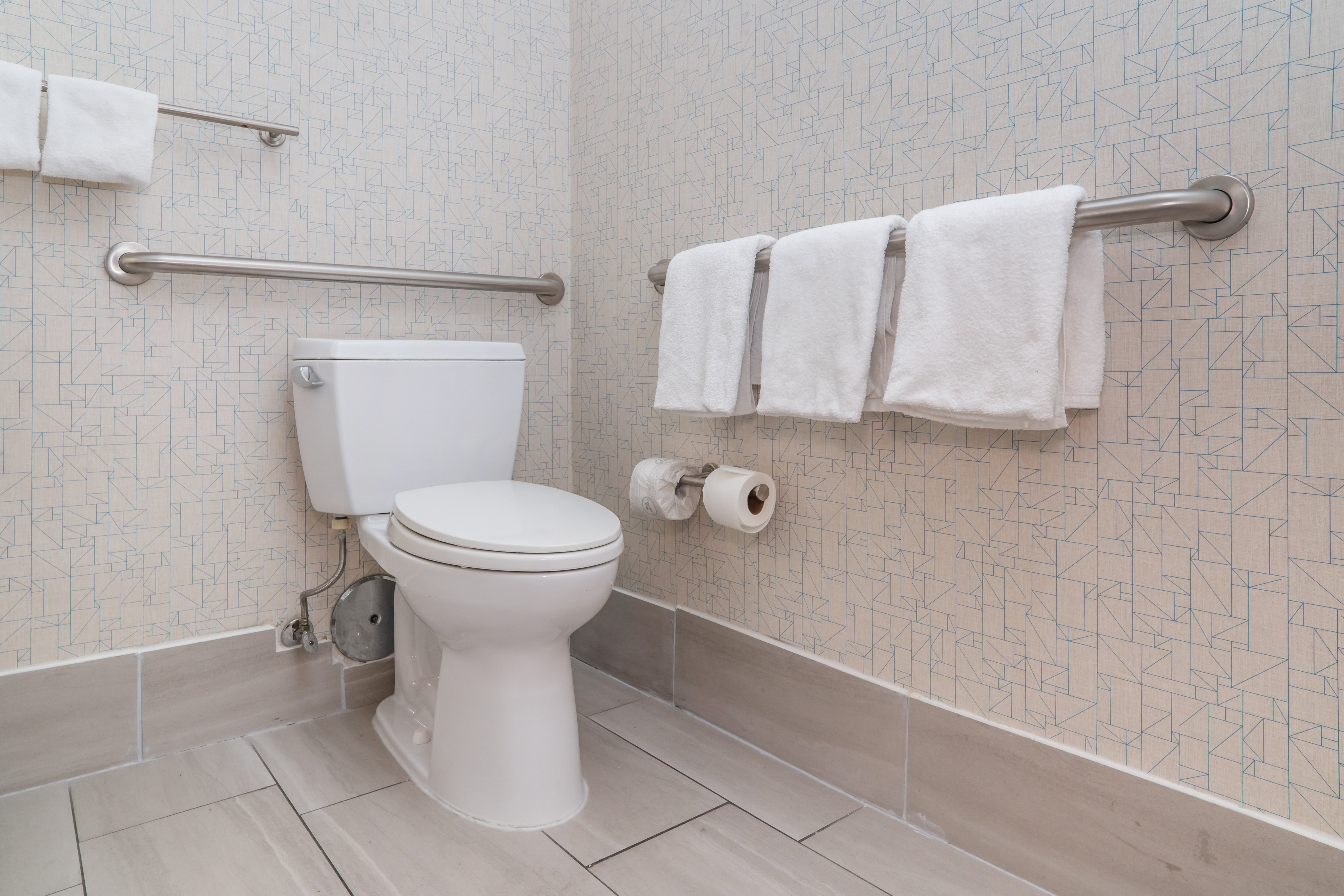 Holiday Inn Express Hotel Suites San Diego Otay 73/77