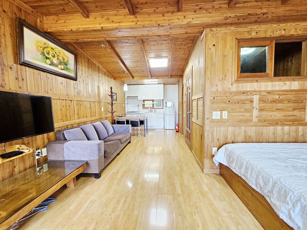 Longbeach Pension 7/47