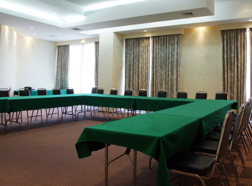 Portonovo Hotel And Suites 33/35