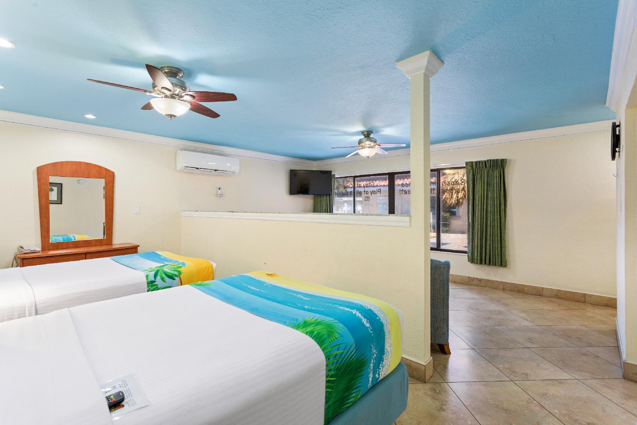 Efficiency, Superior, Suite, 2 Double Beds, Sofa