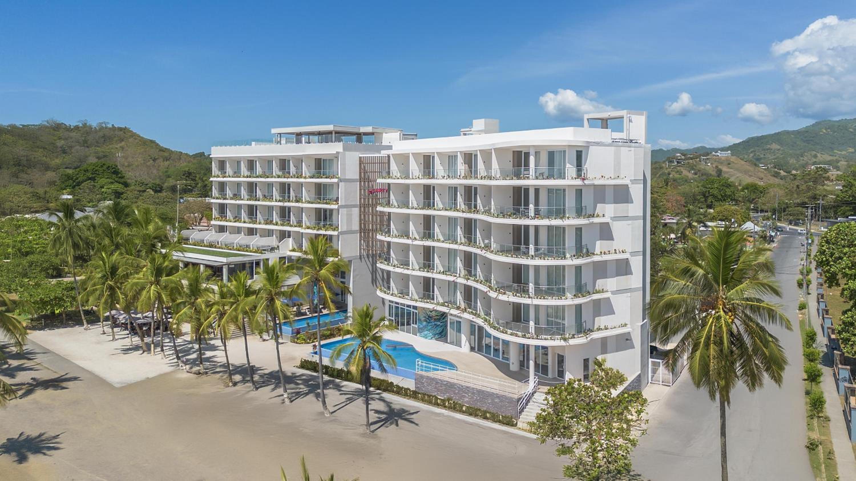 Claritas Beach Bar & Resort, WorldHotels Elite 5/70