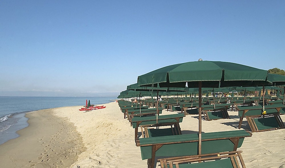 Marina Del Marchese Beach Resort 36/62