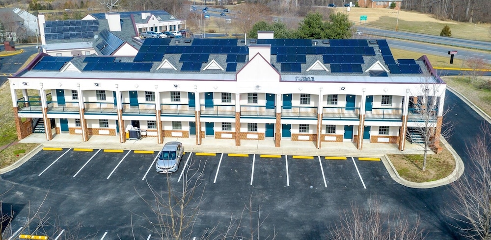 Executive Inn And Suites 2/43