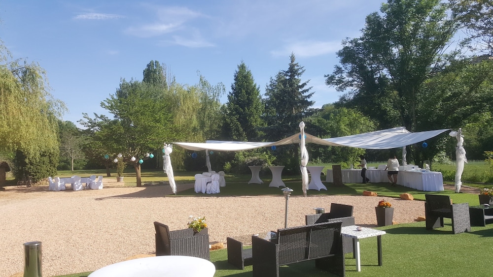Domaine des Pierres Dorees 48/50