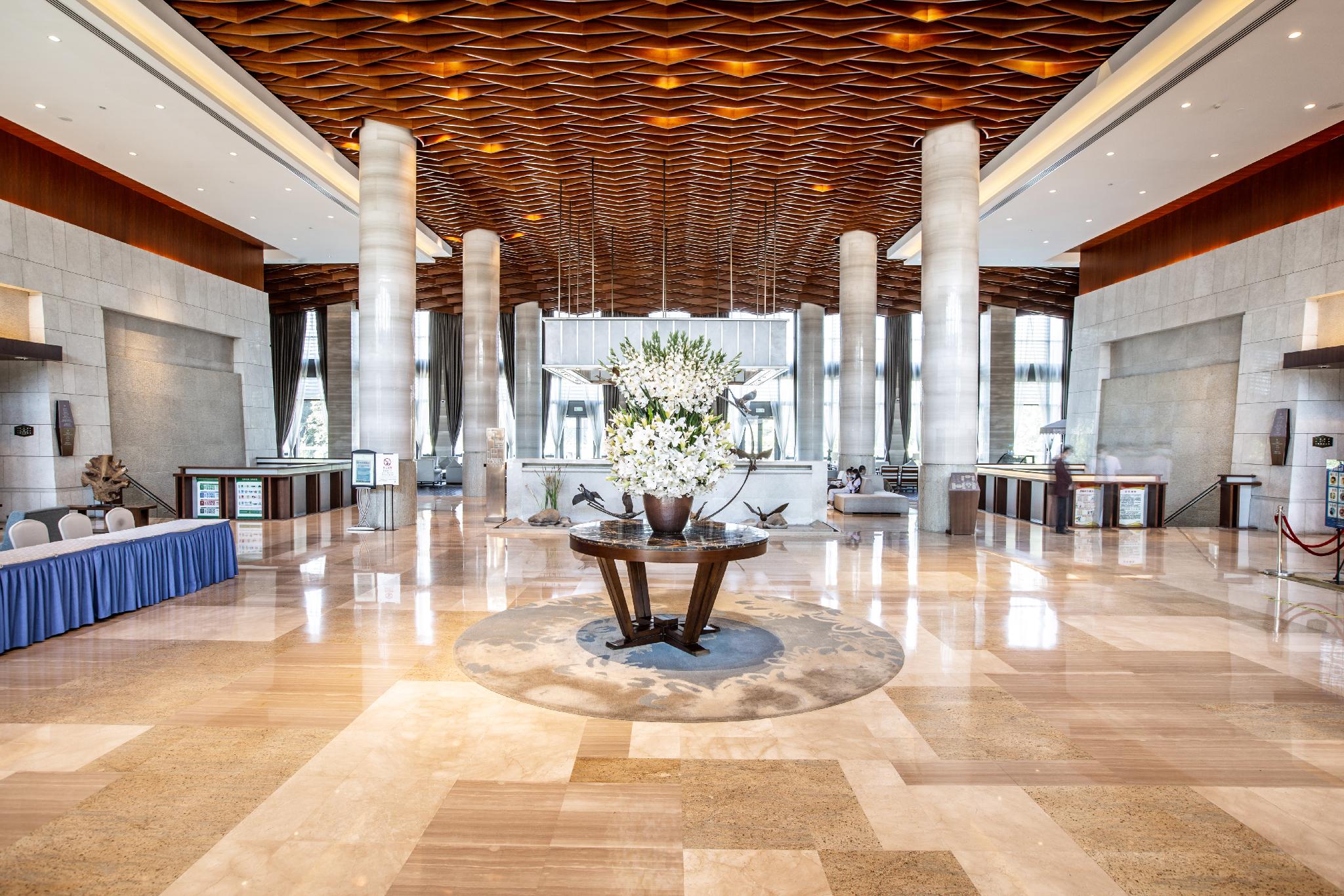 Swan Lakeview Hotel 9/30