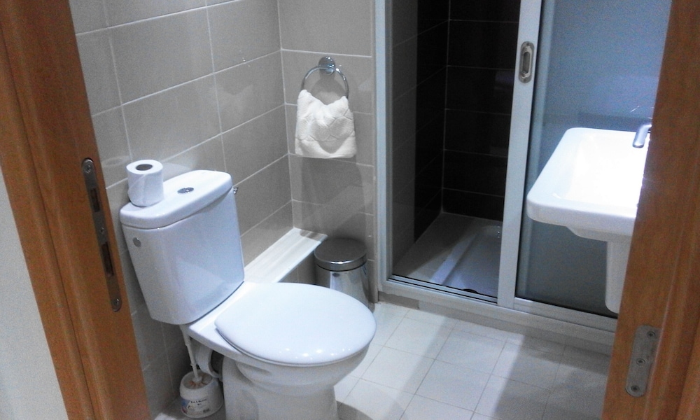 ROOM, SINGLE