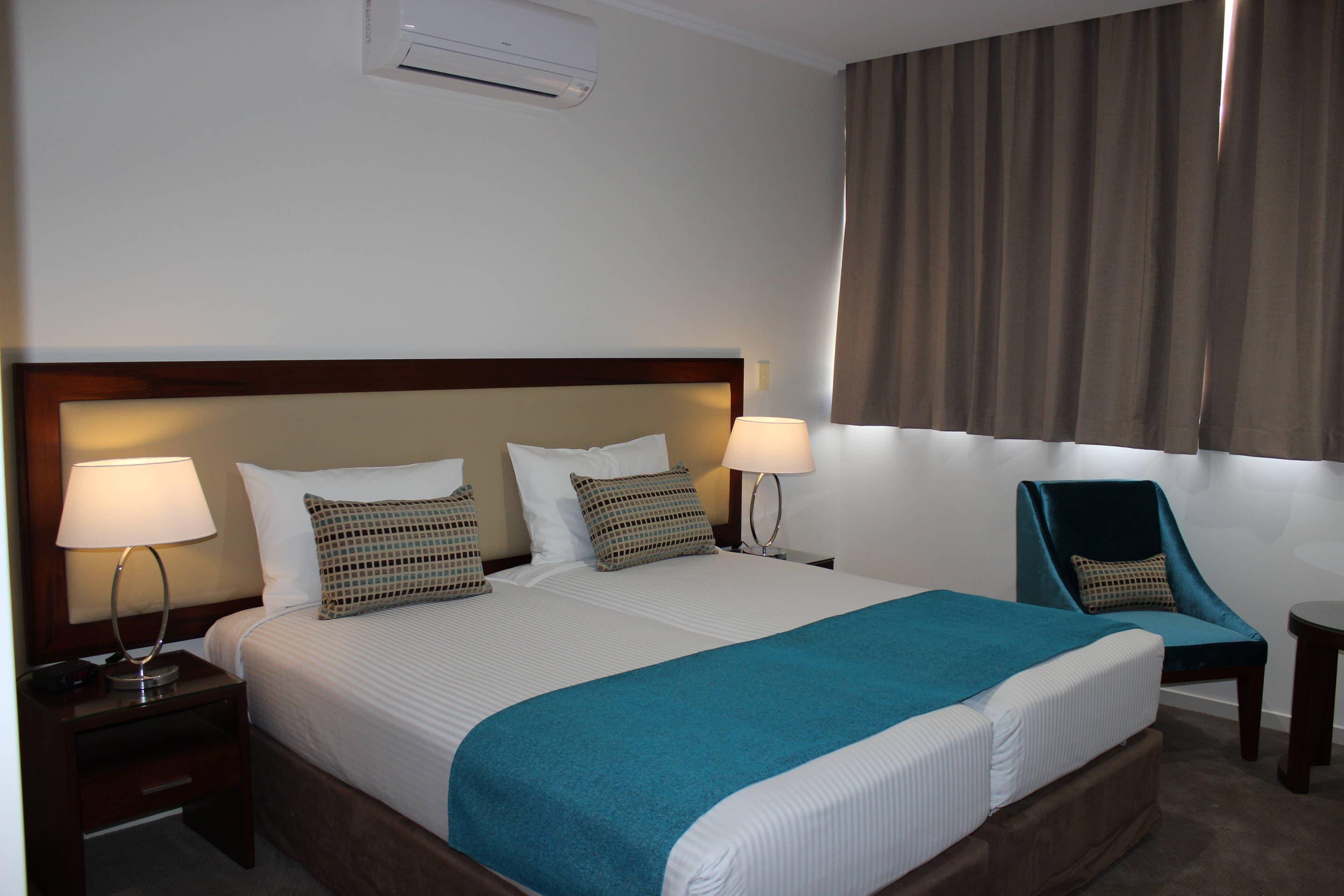 ROOM, KING BED