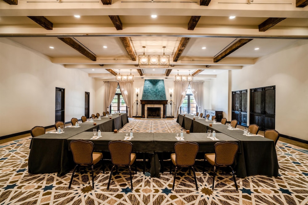 Royal Palms Resort And Spa In the Unbound Collection By Hyatt Formerly Royal Palms Resort And Spa 67/76