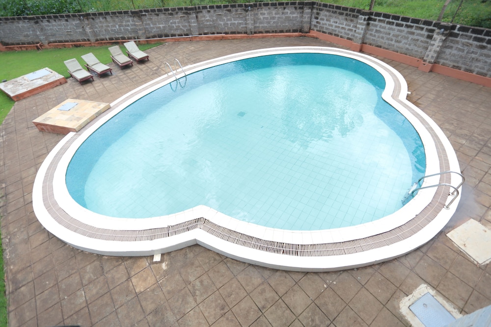 Longview Suites 24/51