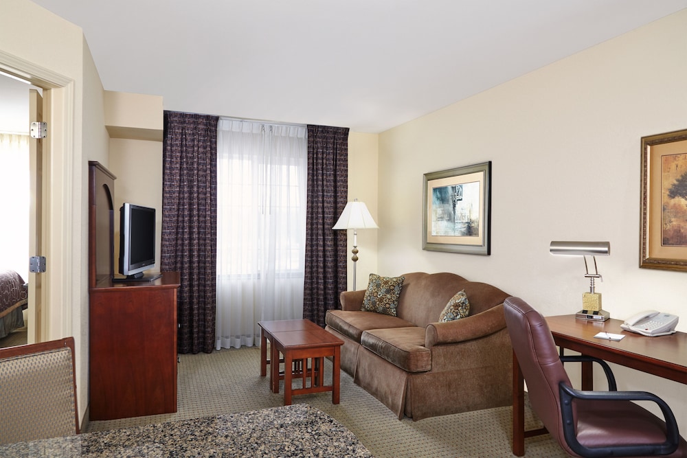 Staybridge Suites Milwaukee Airport South 33/53