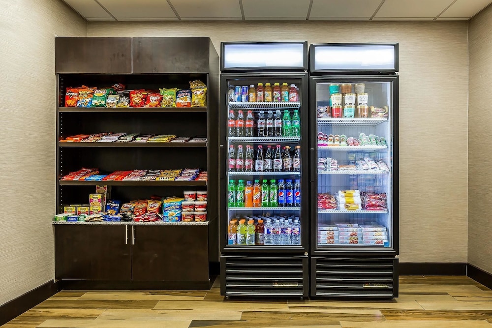 COMFORT INN & SUITES NEWCASTLE - OKLAHOMA CITY 24/47