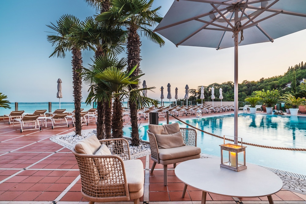 Madrigale Panoramic, Lifestyle & Soulful Hotel 71/76
