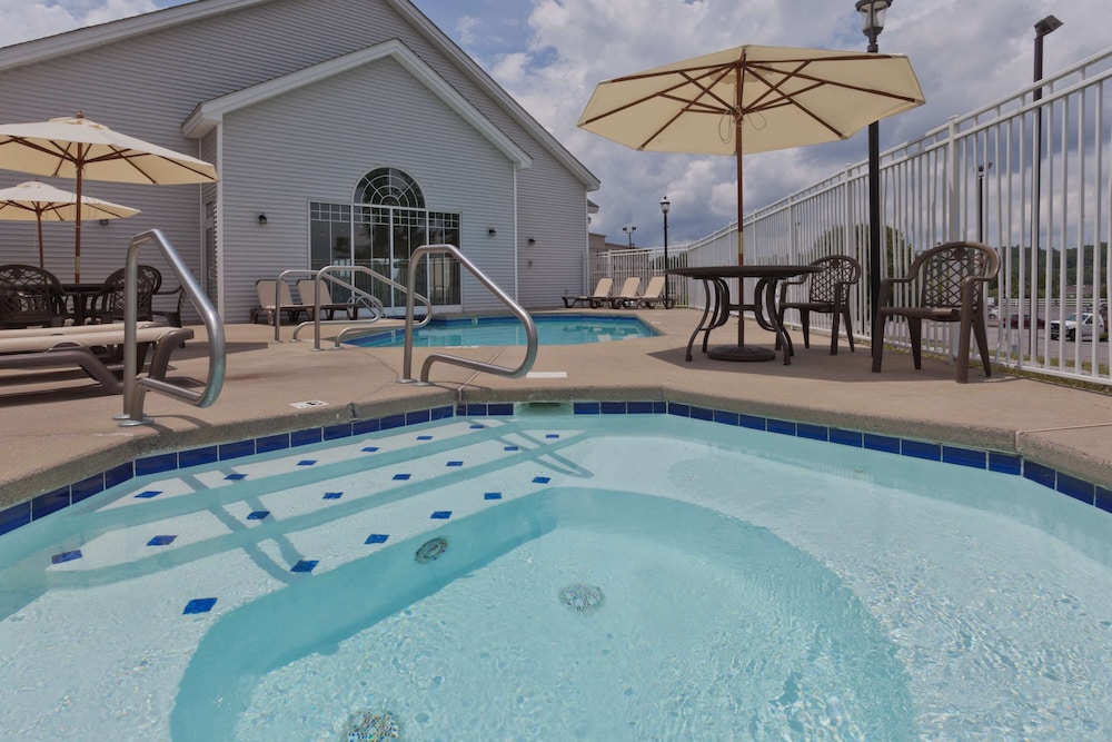 Country Inn and Suites By Radisson Beckley WV 1/65