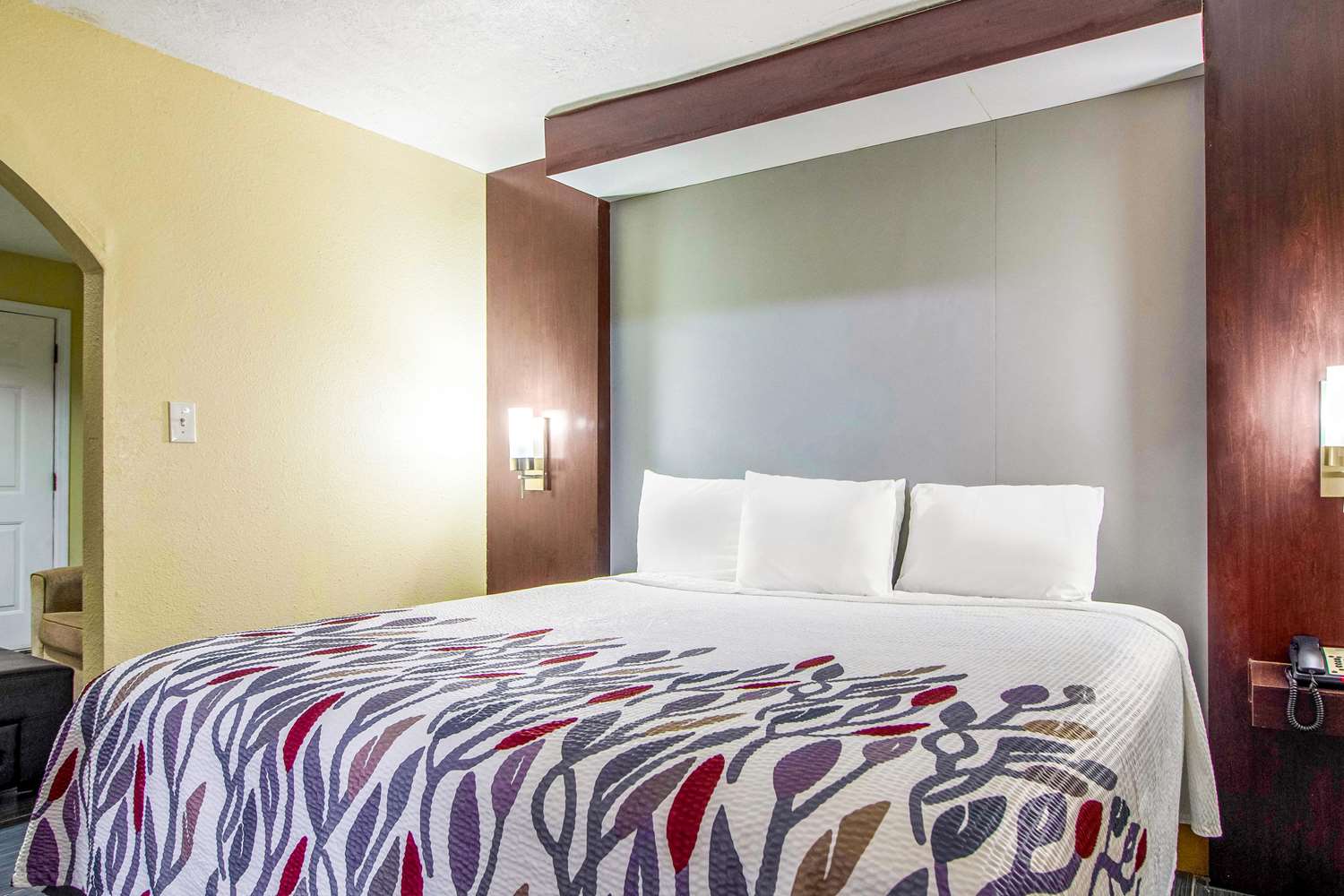 SUITE, KING BED