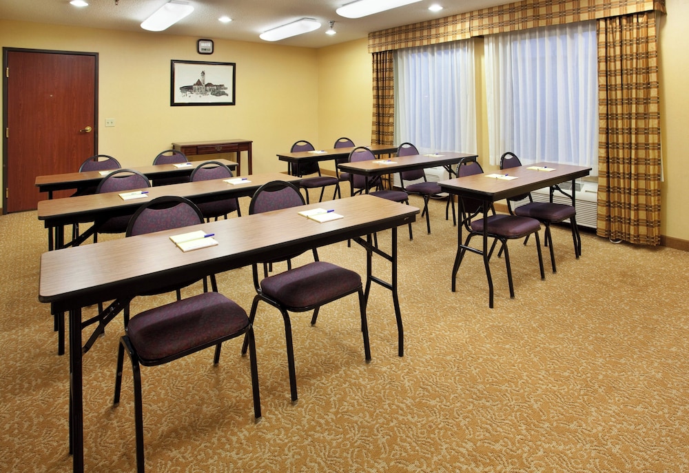 Holiday Inn Express Suites St Louis West Fenton 56/65