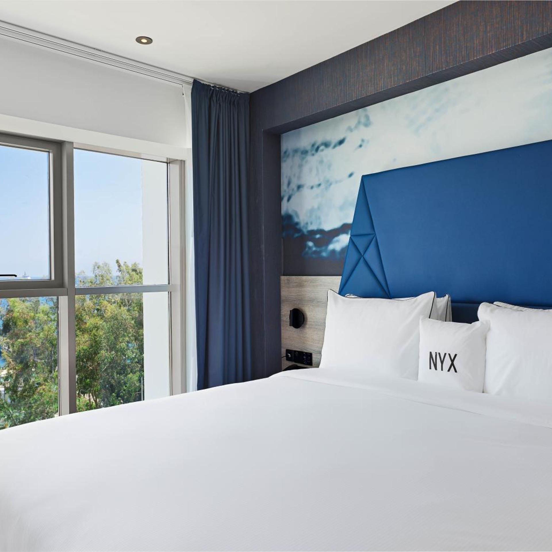 Space, Executive, King Bed, Sea Front, Lounge Access