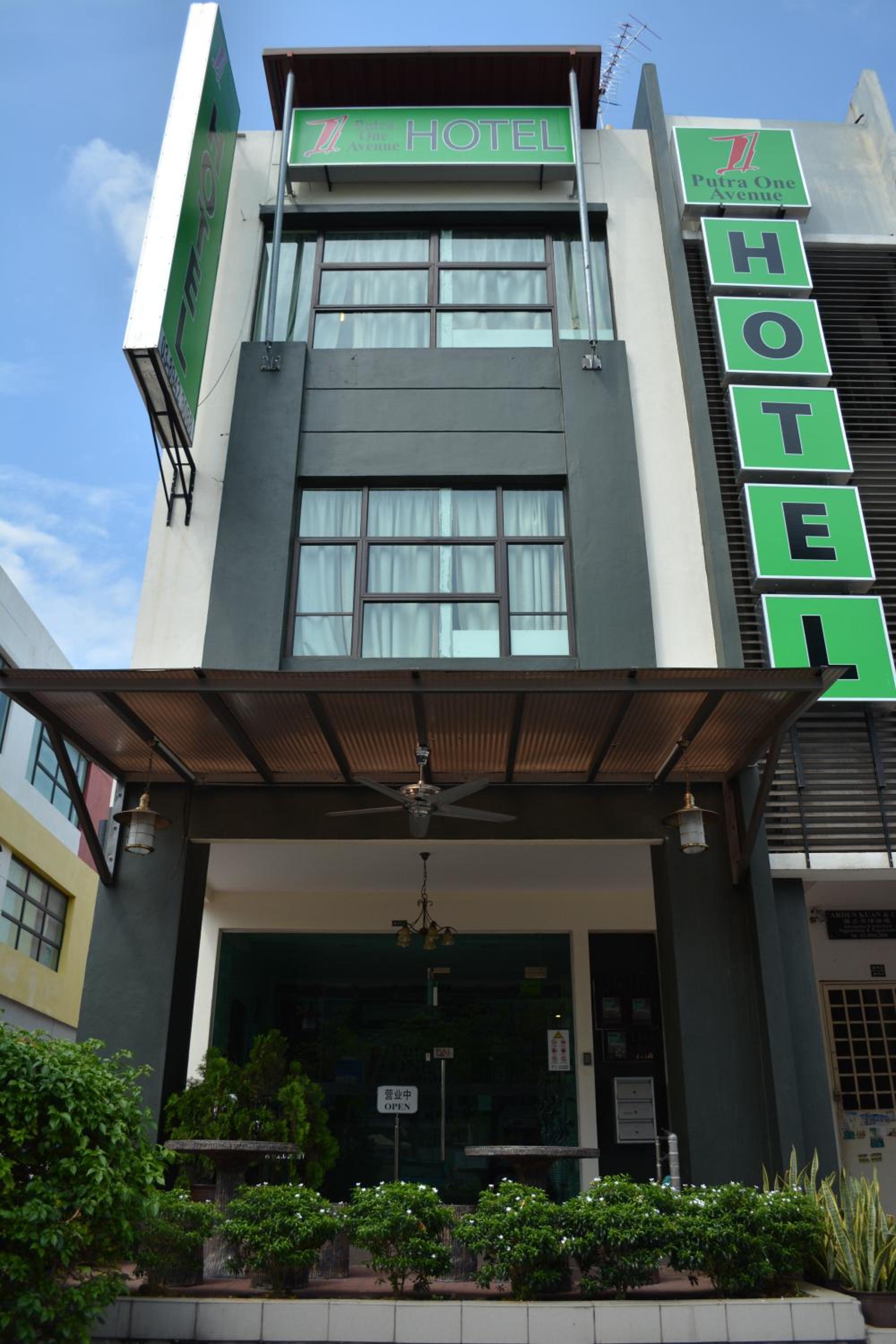 Putra One Avenue Hotel 3/51