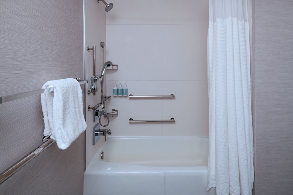 Courtyard by Marriott Dallas Richardson at Spring Valley 45/46