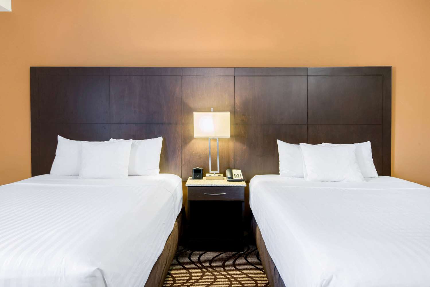 La Quinta Inn & Suites by Wyndham Oshawa 26/48