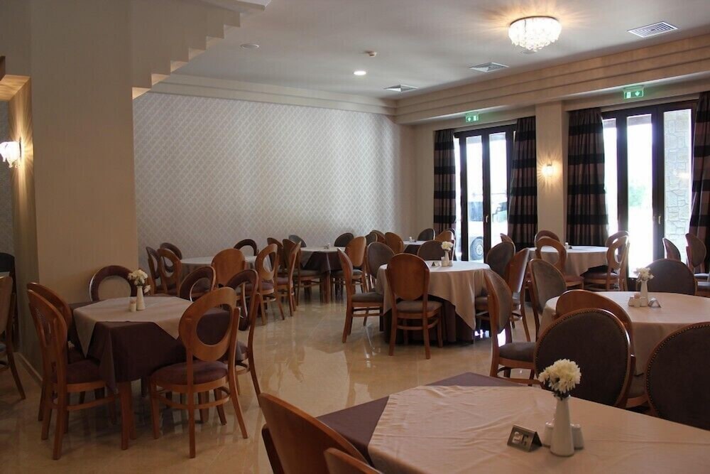 Grand Meteora Hotel 46/60