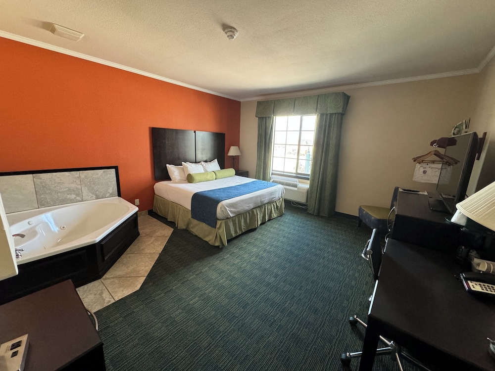 DELUXE, KING BED