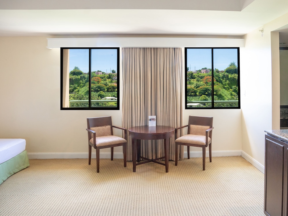 Holiday Resort And Spa Guam 57/86