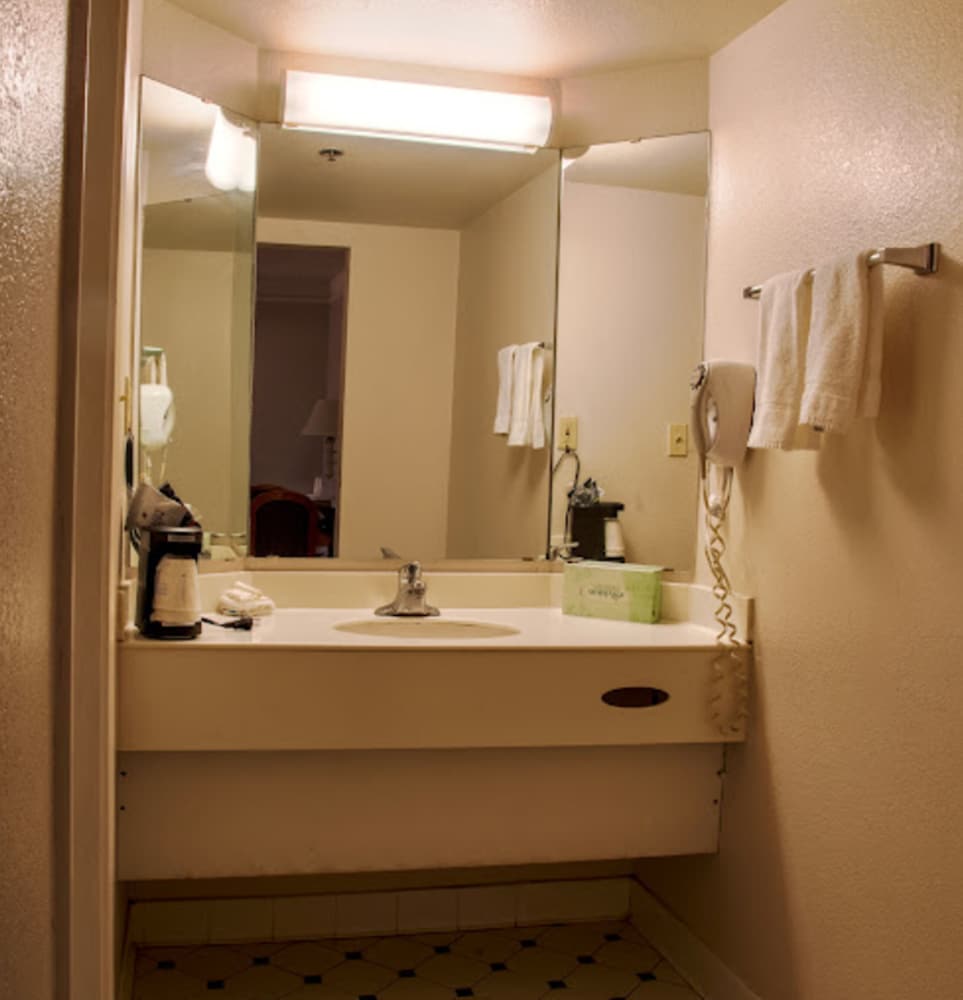 La Quinta Inn Bakersfield South 6/15