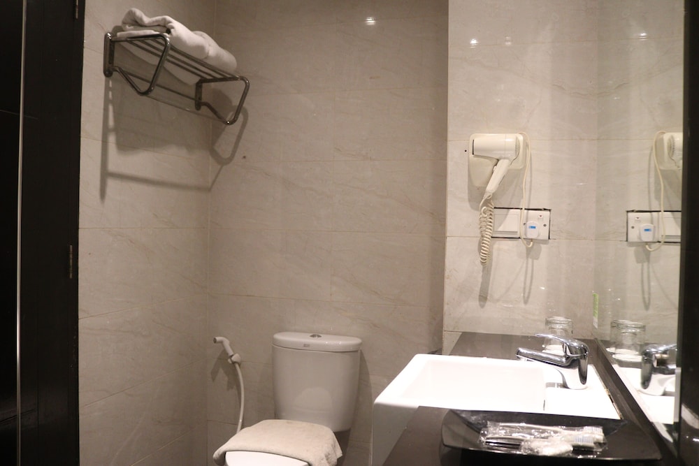 Kings Hotel Nagoya Batam 46/50