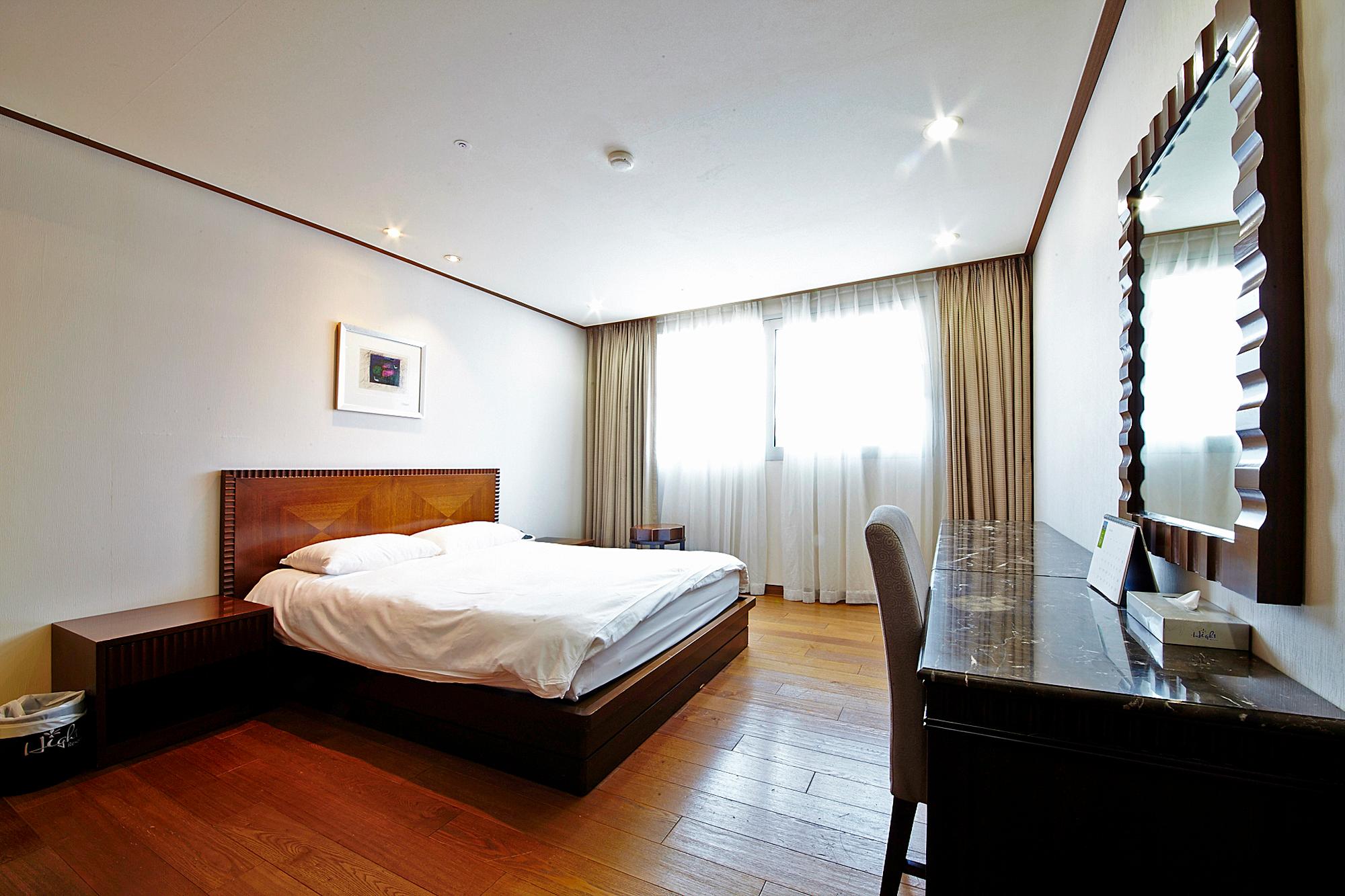 Garden, Mountain, Family, Suite