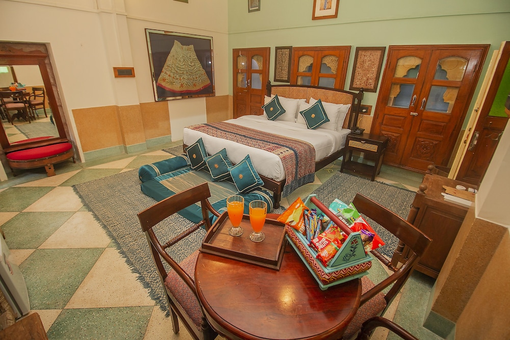 Amritara Manak Haveli, Jodhpur 35/63