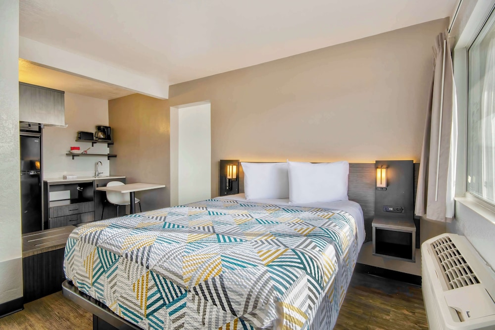 Studio6 Albuquerque, NM - Midtown 14/38