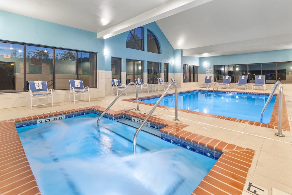 Holiday Inn Express Hotel Suites Greenville Spartanburg Duncan 37/66
