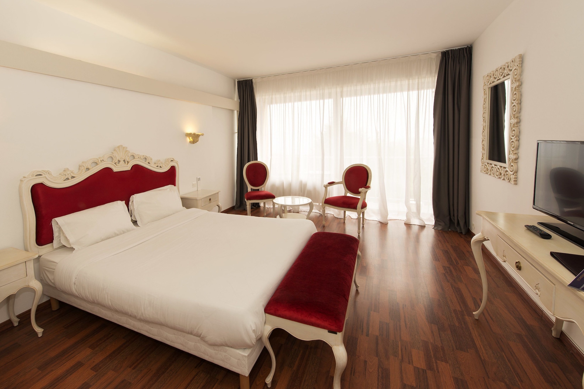 DELUXE, SUITE, BALCONY