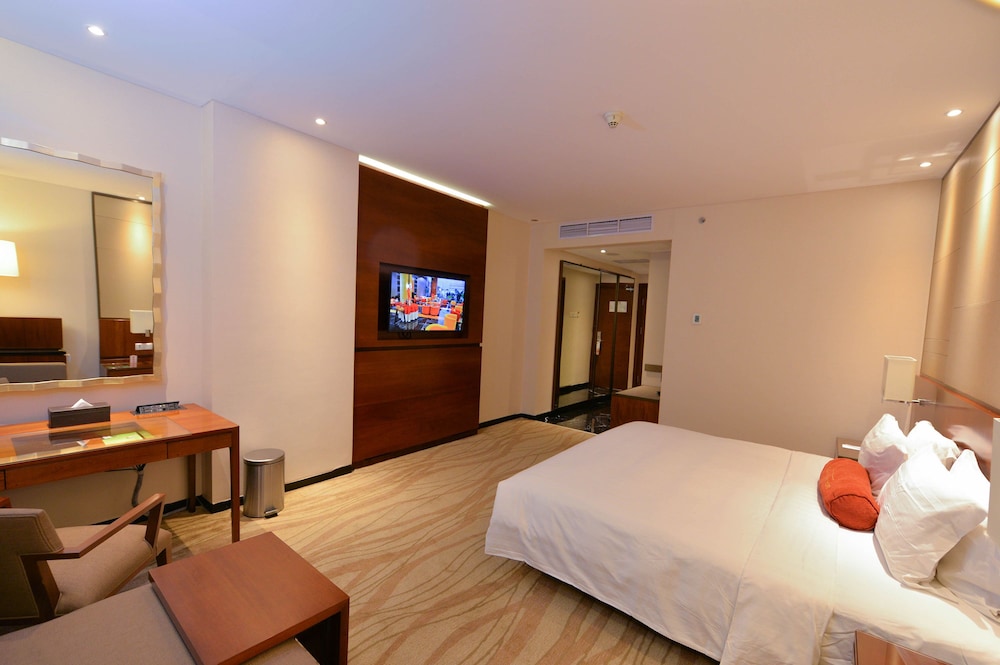 Gumaya Tower Hotel Semarang 24/73