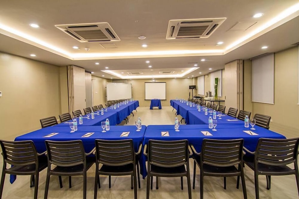 Cebu Hotel Plus 52/55