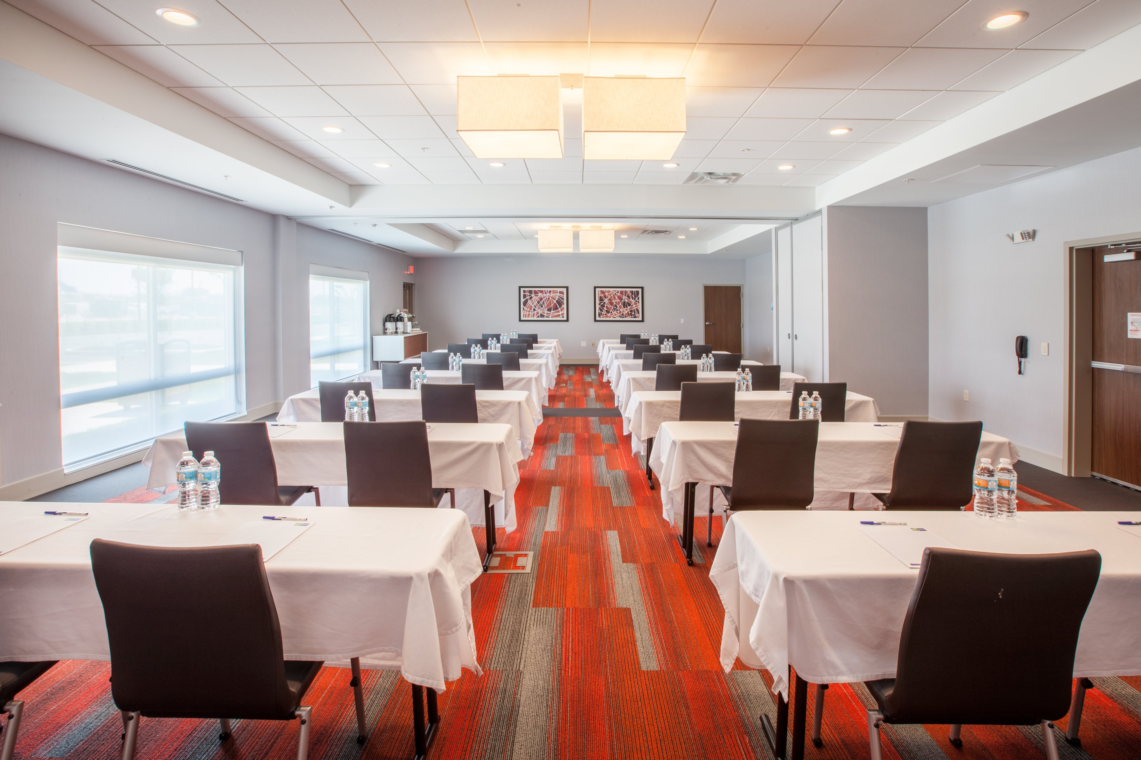 HOLIDAY INN EXPRESS & SUITES INDIANAPOLIS NE - NOBLESVILLE 61/66