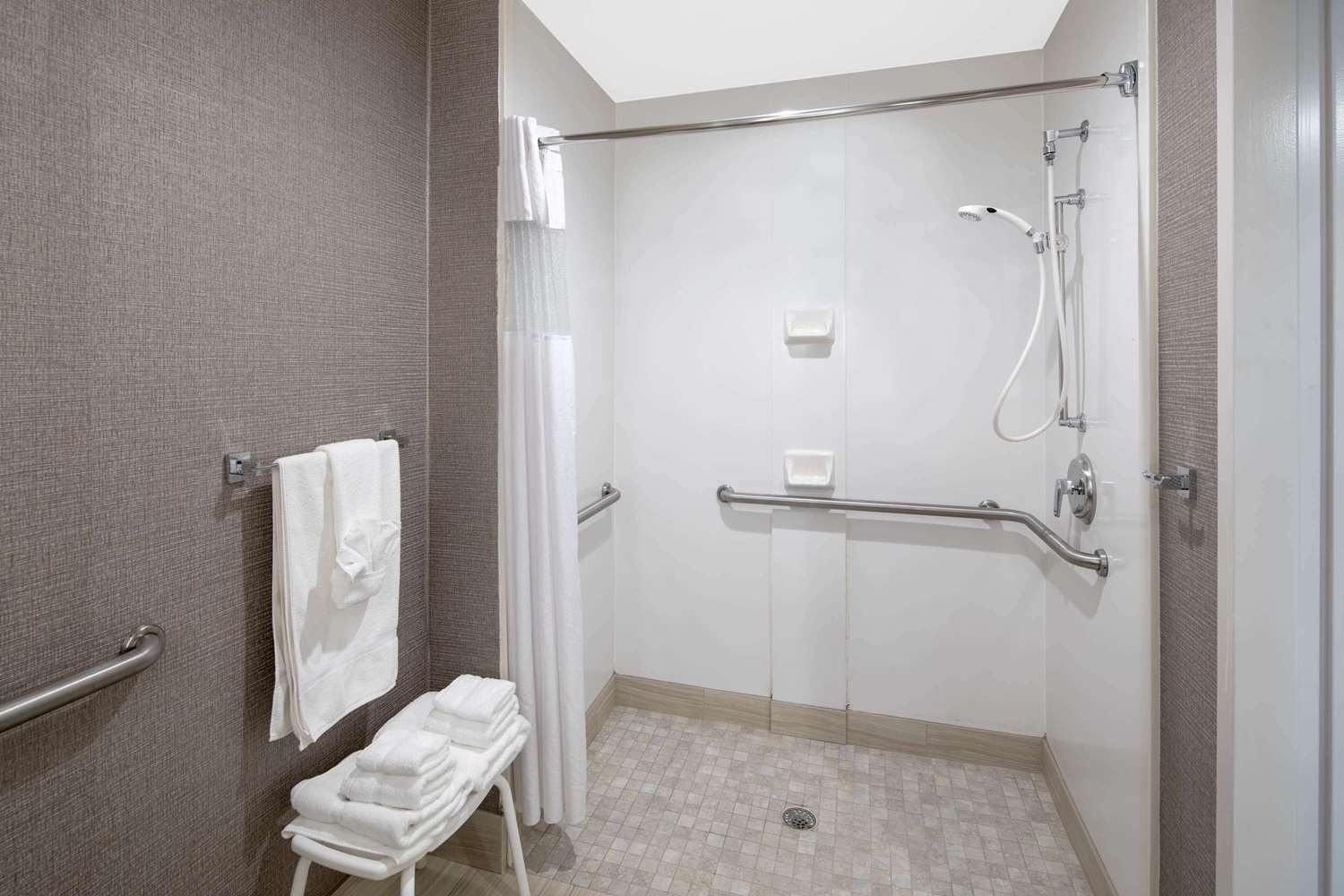 Wingate by Wyndham Greenville Airport 36/40