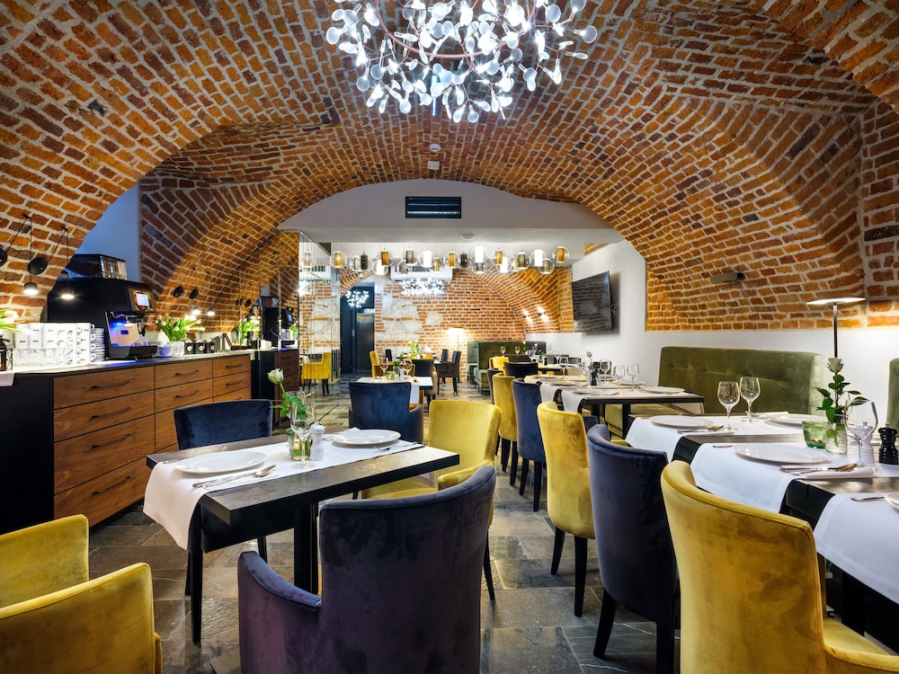 restaurant cafeteria