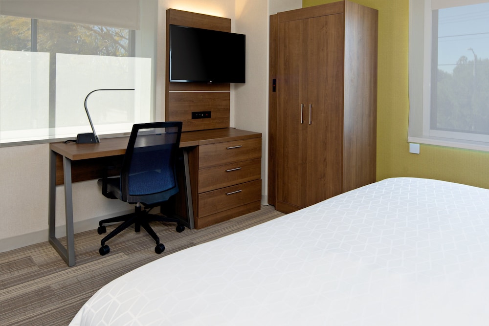 Holiday Inn Express Los Angeles Lax Airport 18/56