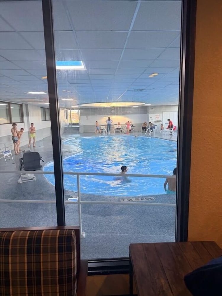 Royle Hotel Milwaukee Airport 22/64