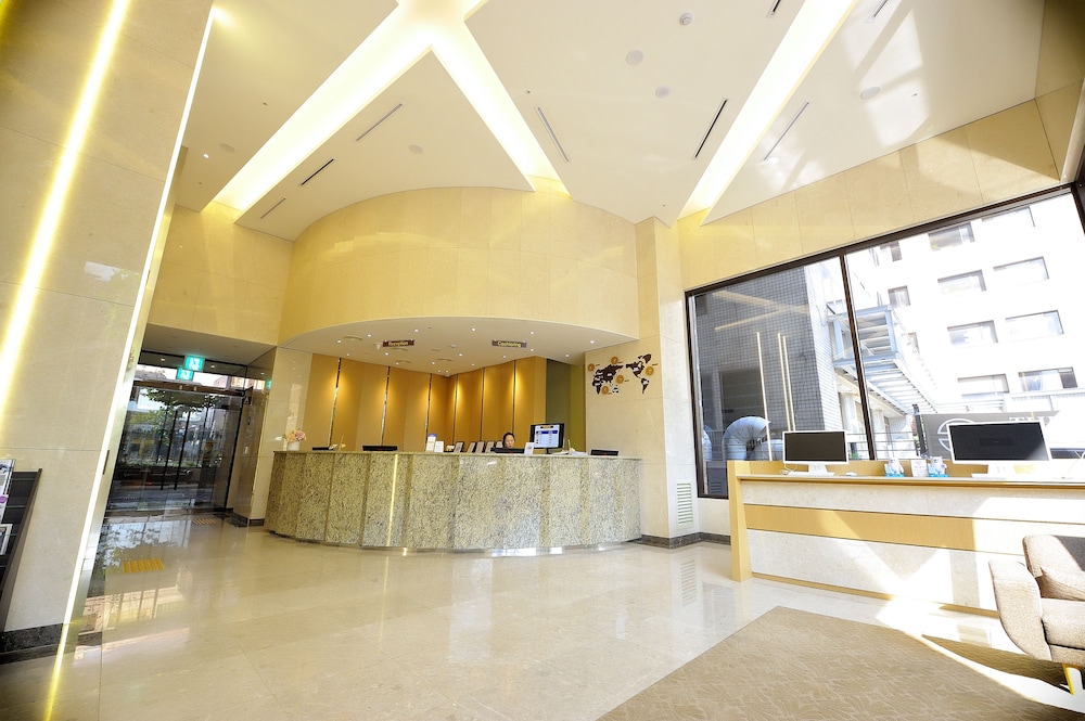 Lobby at The Recenz Dongdaemun Hotel, SEOUL