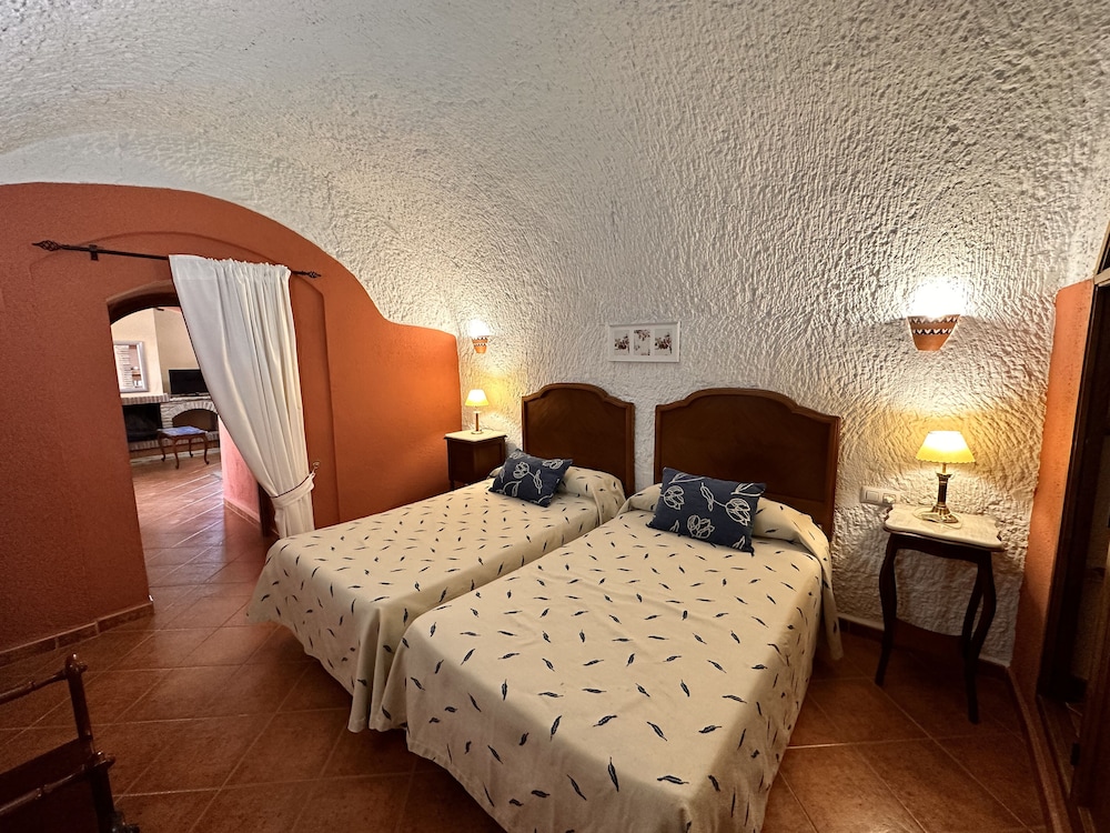 Cuevas La Granja 5/50