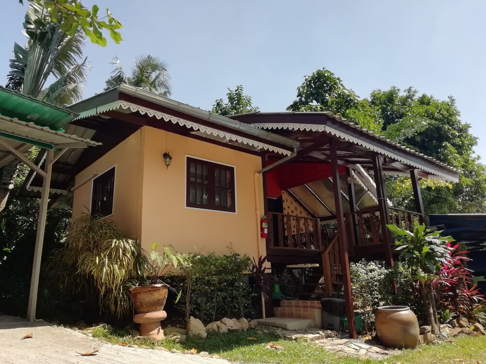 Macura Resort 4/75