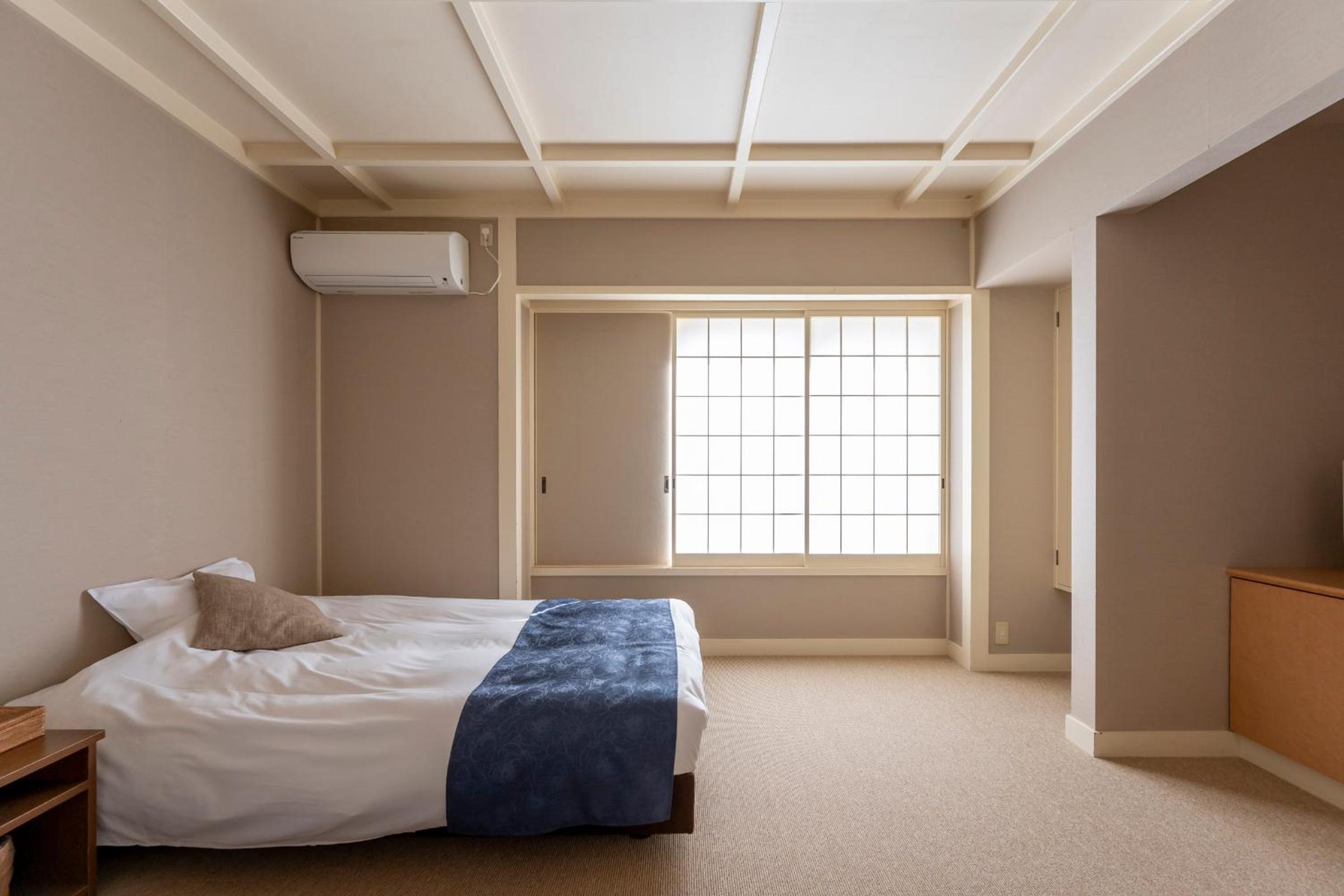 2 Bedrooms, House