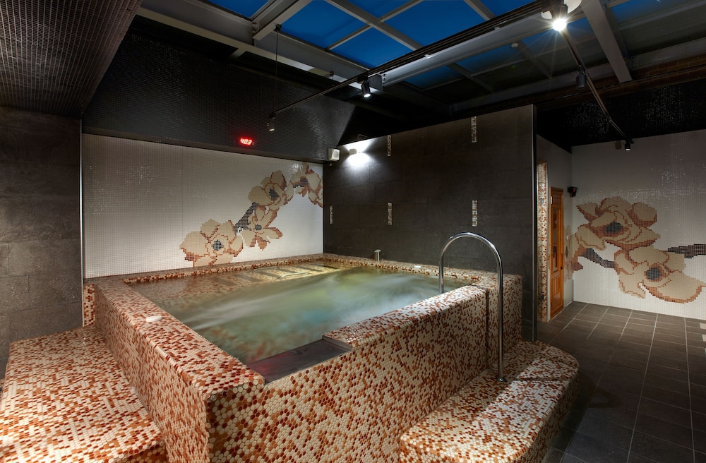 The HO Hotel 38/60
