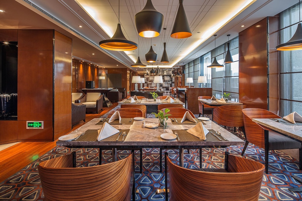 Howard Johnson by Wyndham Jinyi Hotel Chongqing 12/19